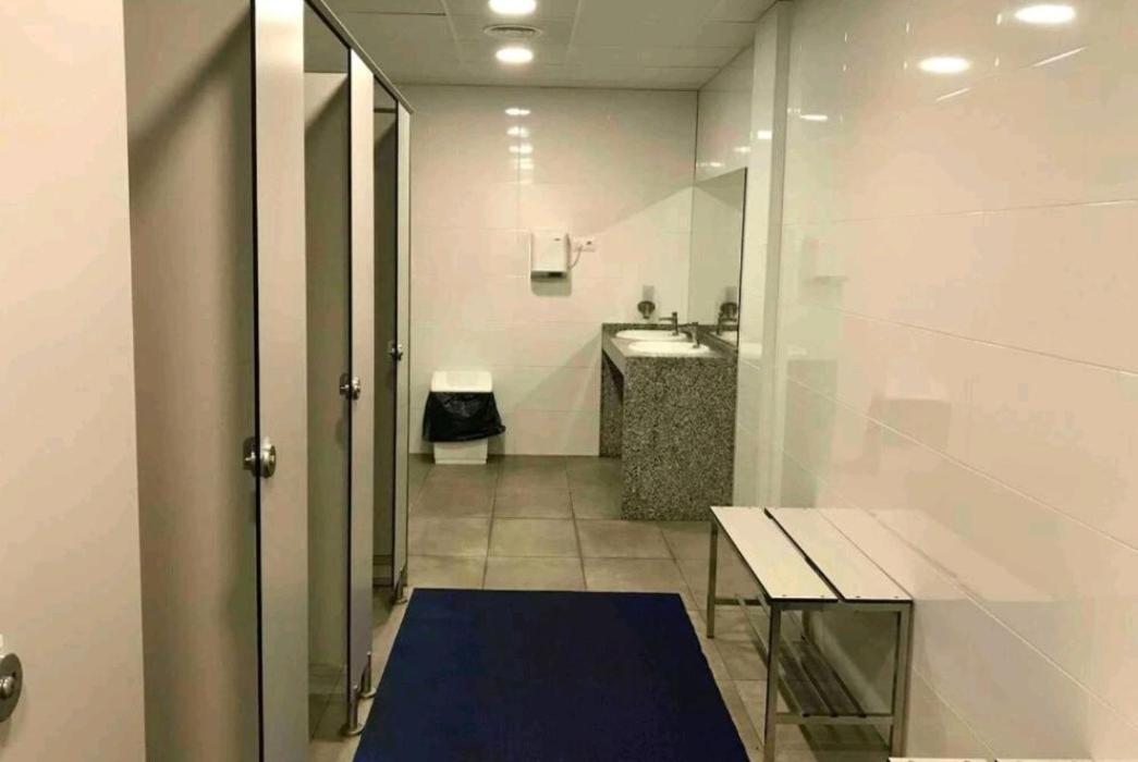 Voyager Hotel Сант Адриа де Бесос Екстериор снимка