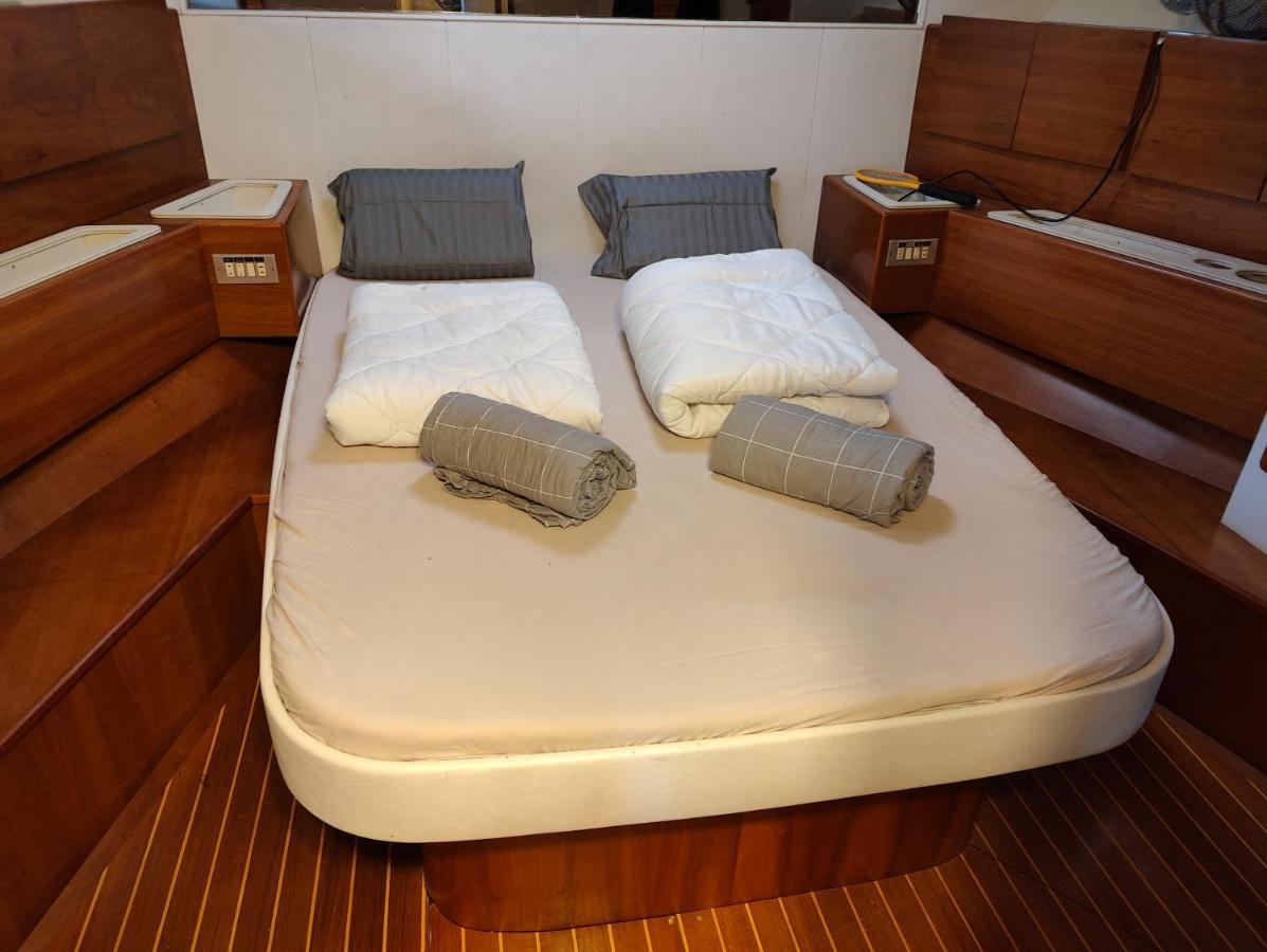 Voyager Hotel Сант Адриа де Бесос Екстериор снимка