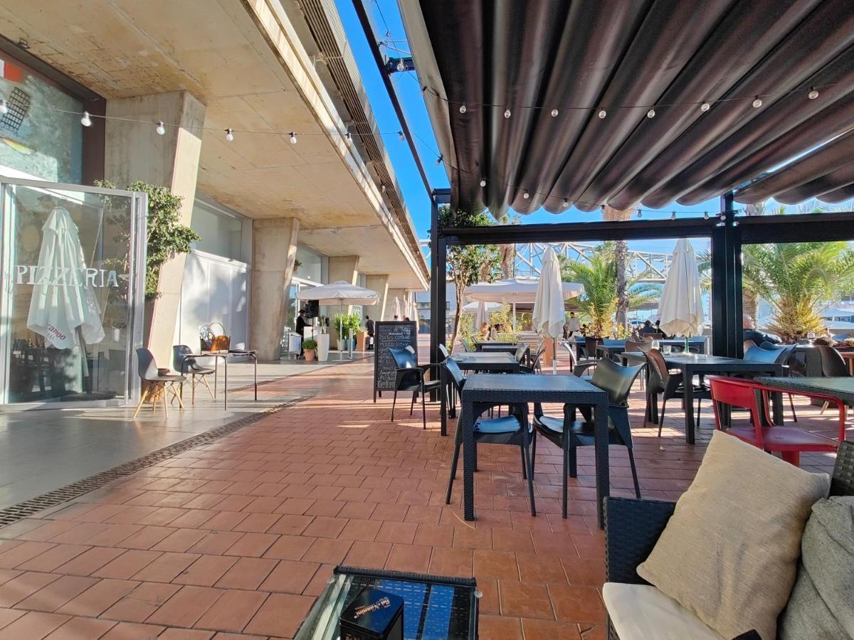 Voyager Hotel Сант Адриа де Бесос Екстериор снимка