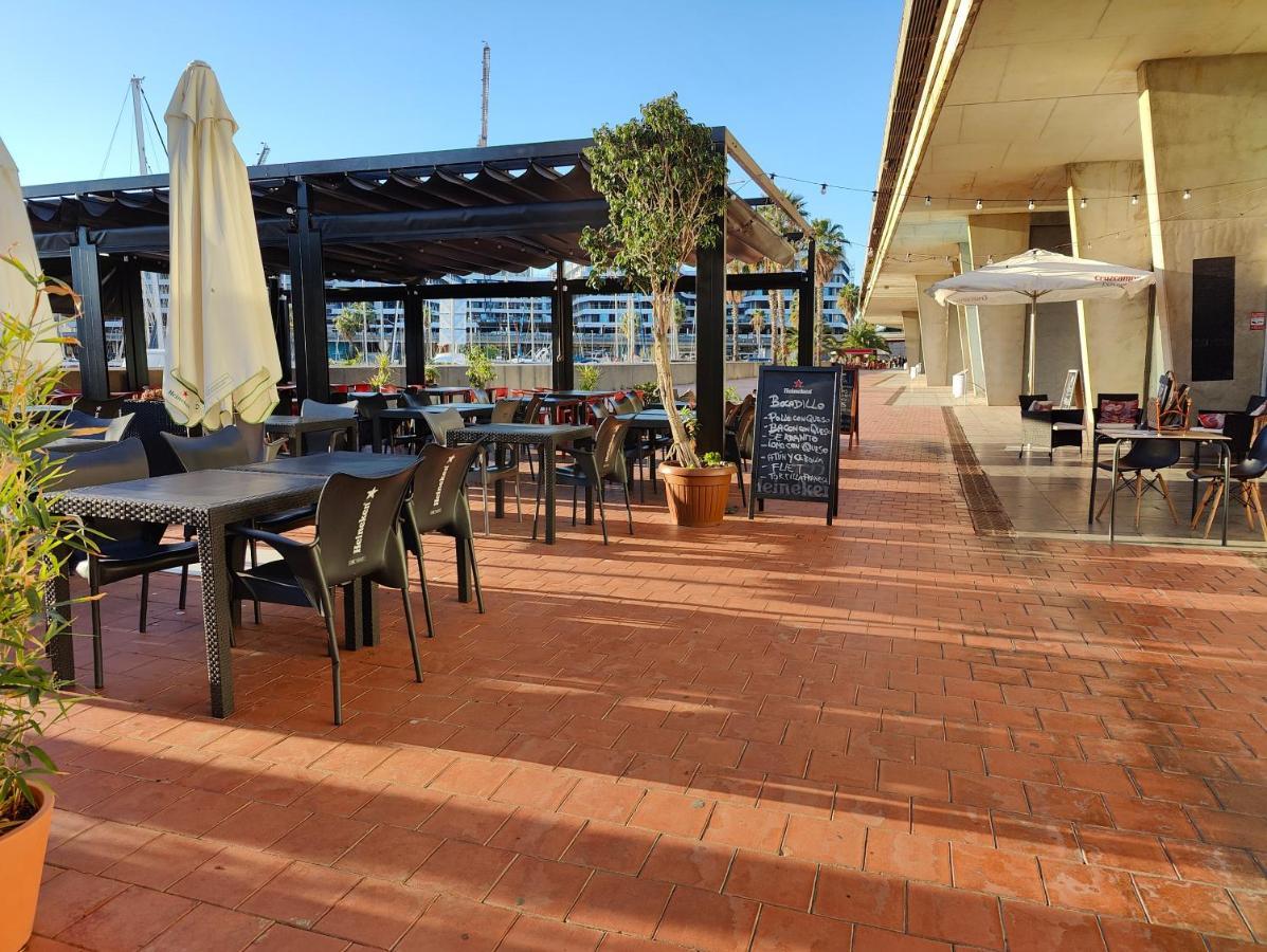 Voyager Hotel Сант Адриа де Бесос Екстериор снимка
