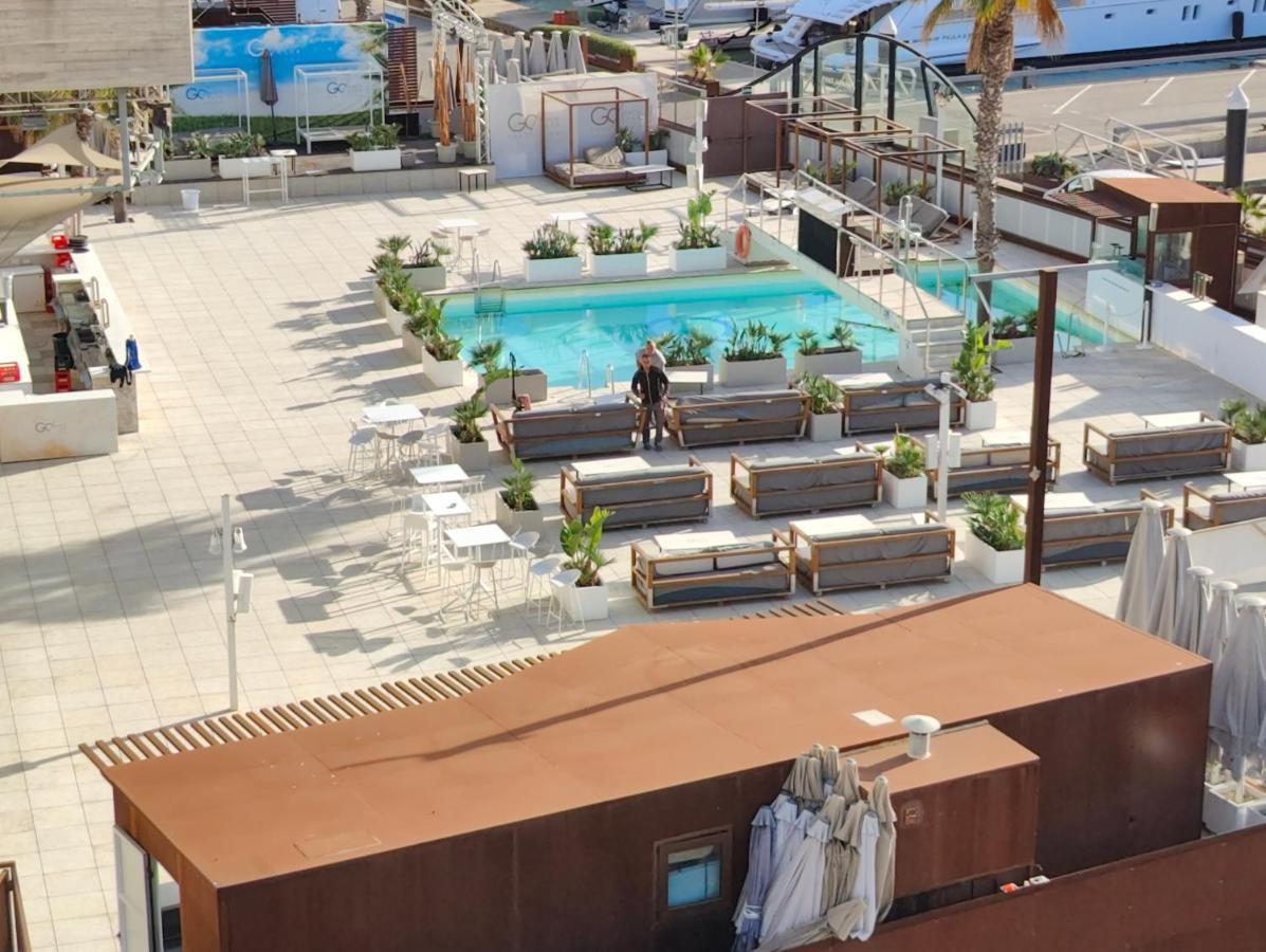 Voyager Hotel Сант Адриа де Бесос Екстериор снимка